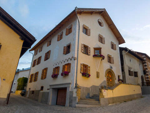 Zuoz Bilder – Durchsuchen 353 Archivfotos, Vektorgrafiken und Videos ...