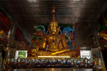 Fototapeta premium Chachoengsao, Thailand, 09 October 2022. Wat Hua Suan, The architecture of Thailand belonging to Buddhism is is made of stainless steel.