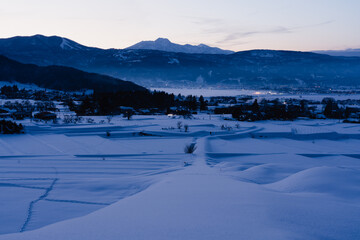 棚田の夕暮れ　北信州の冬景色