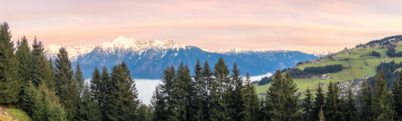 Naklejka na ściany i meble Tirol im Winter bei Innsbruck