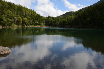 Fototapeta na wymiar 北八ヶ岳の景色　晴天の双子池