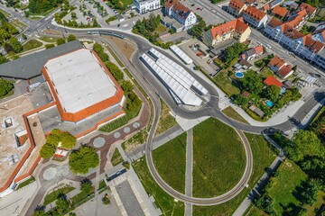 Die Endhaltestelle der Ausgburger Straßenbahn mit Wendeschleife in Königsbrunn im Luftbild
