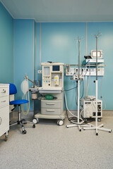 apparatus for supplying oxygen and artificial ventilation of the lungs in the operating room. large apparatus with tubes and monitors. medical equipment