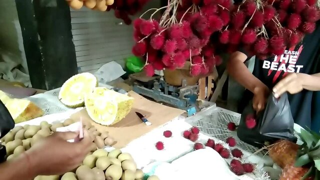 rambutan fruit transactions in traditional markets