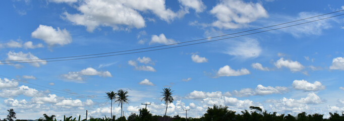 Obraz na płótnie Canvas blue sky background with clouds