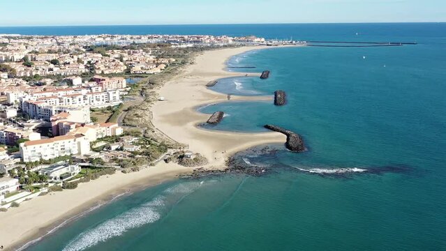 survol du cap d'Agde dans le sud de la France, H&eacute;rault, Occitanie