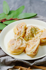 kimchimandu, Korean Kimchi dumpling : Kimchi dumplings are stuffed with a filling of chopped kimchi, bean curd, and vegetables. They are the most popular type of dumpling among Koreans.