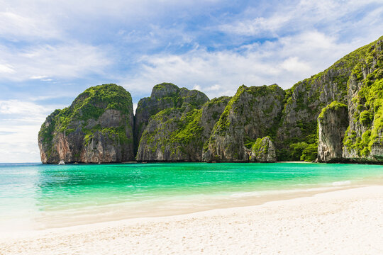 beautiful of the beach, Ma Ya bay, Phi Phi island krabi province Thailand. © Nakornthai