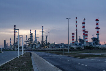 Fototapeta premium Big oil refinery at dawn