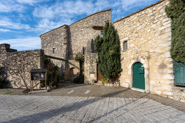Fototapeta na wymiar Village médiéval de la Garde-Adhémar