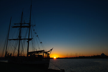 Fototapeta premium sunset in the harbor