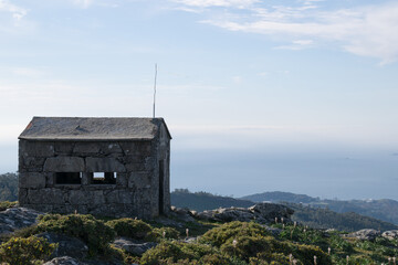 Fototapeta na wymiar Old mountain refuge in Alto da Groba. Baiona - Spain