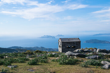Mountain hut with views of the Cies islands in Galicia. Alta da Groba - Baiona - Spain