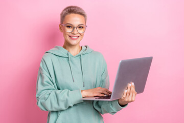 Photo portrait of pretty young girl working remotely coder spectacles dressed stylish khaki outfit...