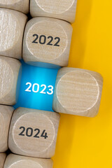 Express the process of changing to 2023 with wooden BLOCK