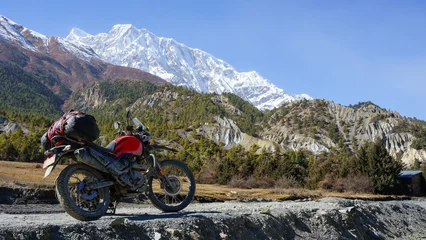 Tableaux ronds sur plexiglas Dhaulagiri Motorbike Road Trip in Nepal 