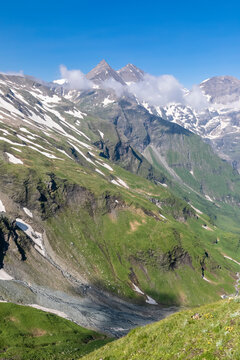 Austria, Carinthia, Fuscherkarkopf and Breitkopf peaks in High Tauern range