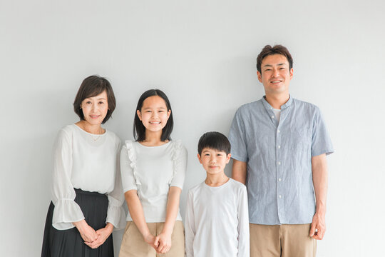 「核家族」の写真素材 | 6,986件の無料イラスト画像 | Adobe Stock