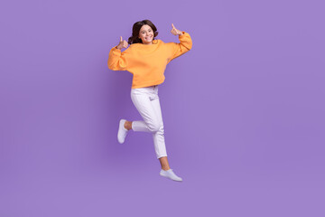 Fototapeta na wymiar Full size photo of carefree girl jumping show thumbs up feedback rate isolated on violet color background