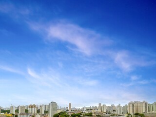 Fototapeta na wymiar Skyline aéreo de predios residenciais na zona leste de São Paulo