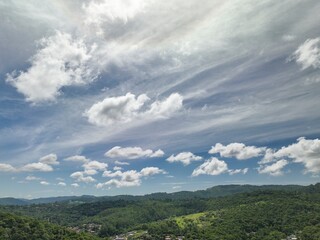 Foto a&eacute;rea da Serra da Cantareira, em Maripor&atilde;, S&atilde;o Paulo, mostrando a mata atl&acirc;ntica