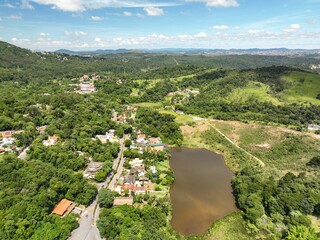 Foto aérea da Serra da Cantareira, em Mariporã, São Paulo, mostrando a mata atlântica