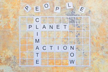 Mots croisés avec les mots Action, Planète, Climat, Peuple. Concept d'écologie sur une grille de...