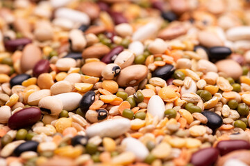 primo piano di cereali e legumi