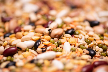 primo piano di cereali e legumi