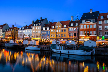 Obraz premium Nyhavn Canal at sunset, Christmas time, Nyhavn, Copenhagen, Denmark, Europe
