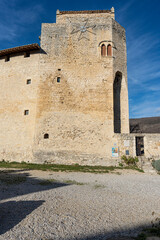 Logis seigneuriale de la commanderie des Hospitaliers à Le Poet Laval dans la Drôme