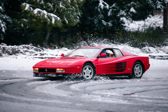 Seattle, WA, USA
December 25, 2022
Ferrari Testaroosa in the winter weather