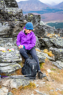Female hiker on Savage Alpine Trail, Denali National Park, Alaska, USA