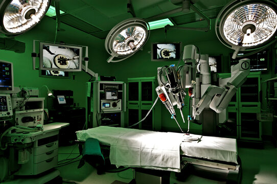 Operating room illuminated with green light