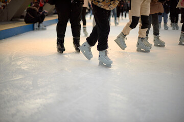 Obraz premium People ice skating