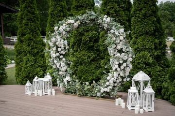 Round flower arch. Circle wedding ceremony arch. Trend. Outside ceremony