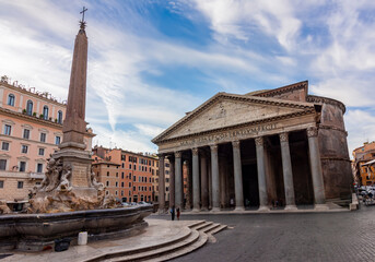 Fototapeta na wymiar Pantheon building and fountain in Rome, Italy
