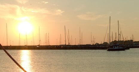 Fototapeta na wymiar Sunset at the marina