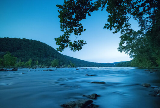 The Potomac River flows between the border of Virginia and Maryland.