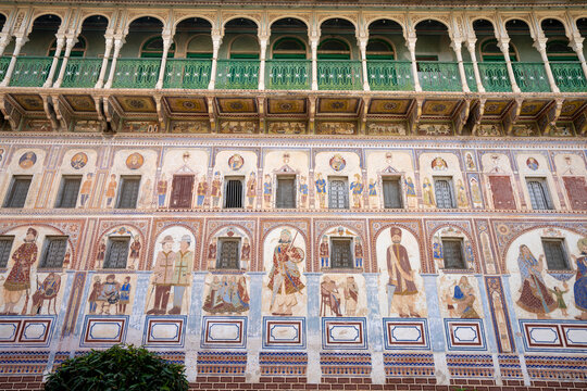 Painted mural depicting soldiers on a haveli facade with balcony; Nawalgarh, Rajasthan, India