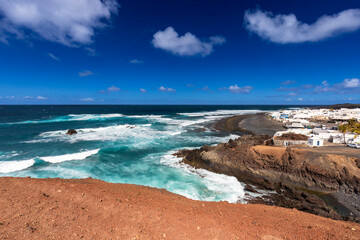 Krajobraz morski. Wulkaniczne wybrzeże, lanzarote © anettastar
