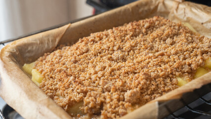 自家製リンゴのクランブルケーキ