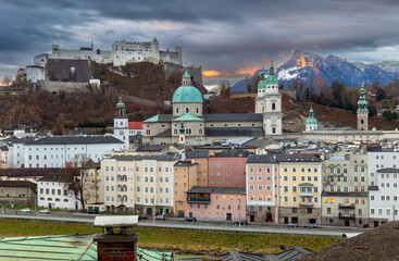 Fototapeta premium Salzburg. Picturesque view of the old historical part of the city at dawn.