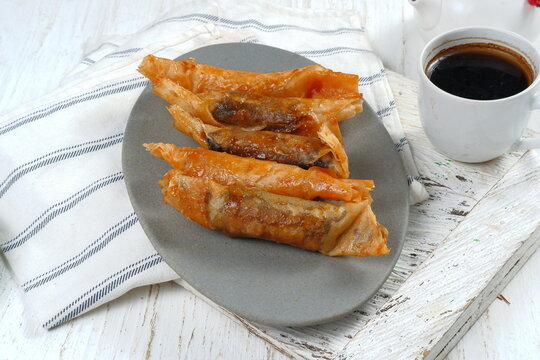 pisang coklat or piscok, is a sweet snack from Indonesia. It is made from sliced ​​bananas with chocolate, wrapped in lumpia spring roll . In the Philippines it is known as turon.