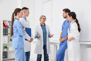 Team of doctors having discussion in clinic