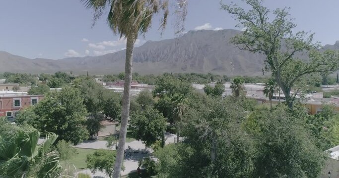 Parras de la Fuente o simplemente Parras, es la cabecera municipal del municipio hom&oacute;nimo en el estado mexicano de Coahuila