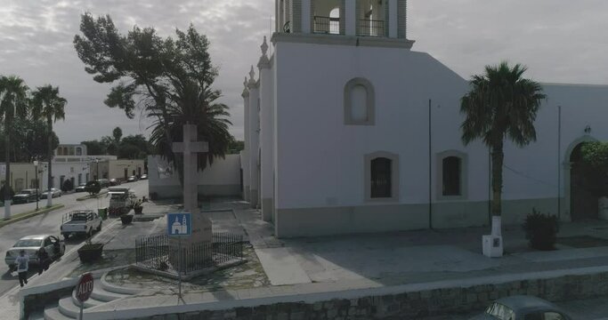 Parras de la Fuente o simplemente Parras, es la cabecera municipal del municipio hom&oacute;nimo en el estado mexicano de Coahuila