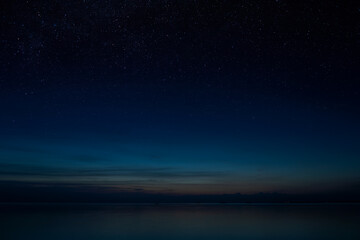 Fototapeta na wymiar The Twilight sky with star at the lake.