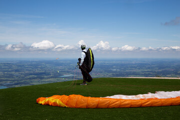 Paraglider in den Alpen