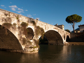 Italia, Toscana, la città di Prato. Ponte sul fiume Bisenzio.
